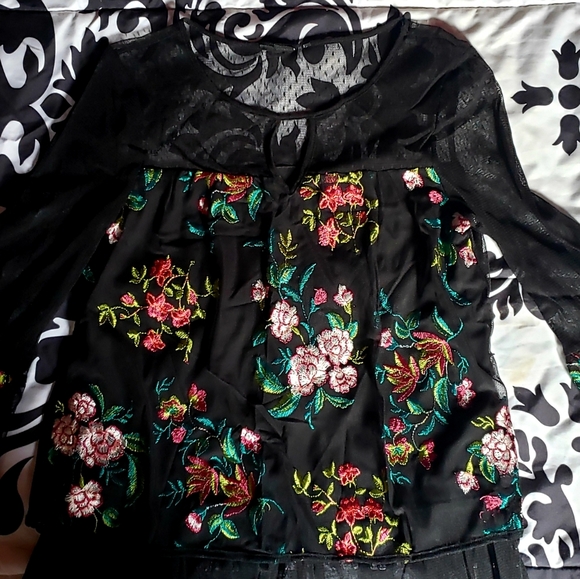 Boho embroidered 3/4 sleeve lace/silk blouse - Picture 2 of 3